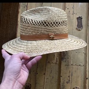 VTG SUMMER CLUB AUSTRALIA BOHO STRAW HAT SUN HAT WITH LEATHER BAND KANGAROO PIN